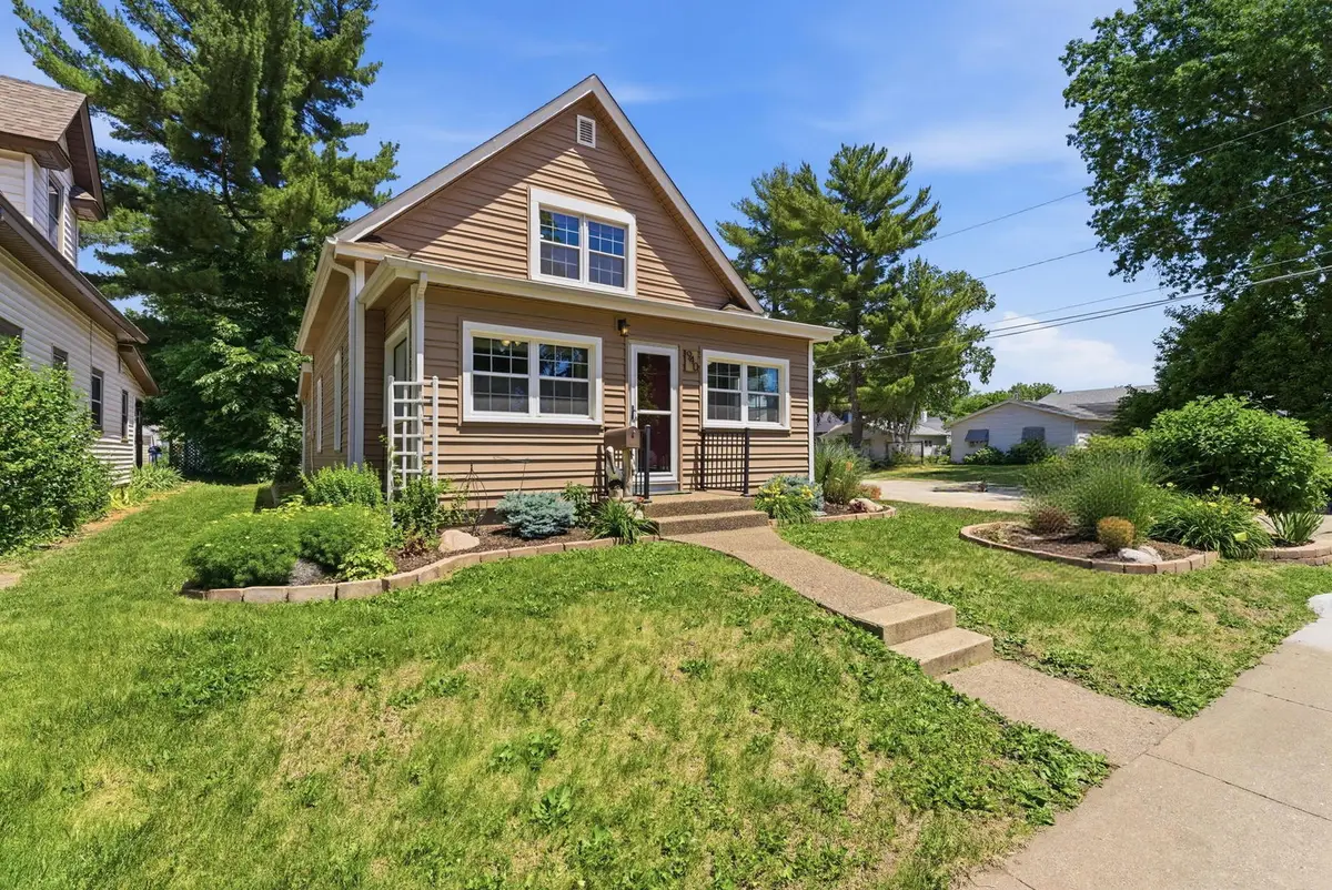 940 Jones Street, Bettendorf, IA 52722 - #1