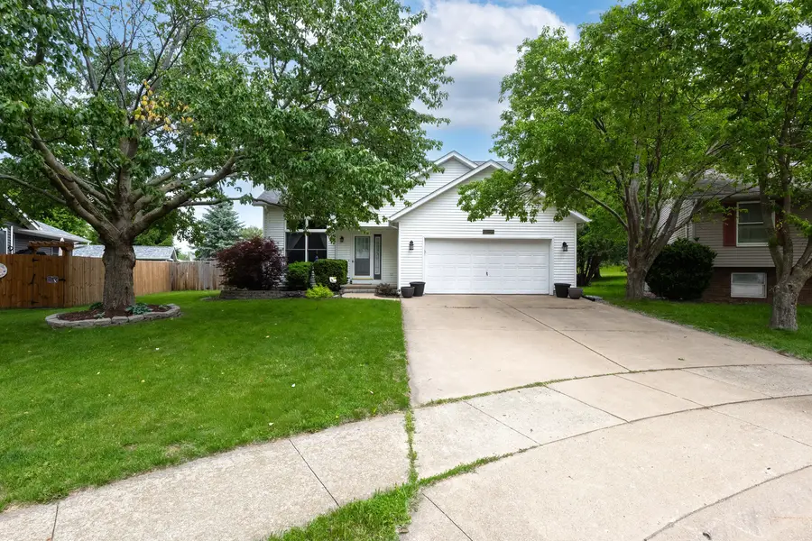 3254 W 64th Street Court, Davenport, IA 52806 - #3