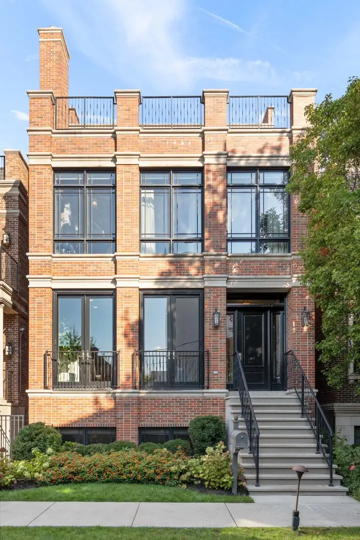 1634 W Surf Street, Chicago, IL 60657 - #2
