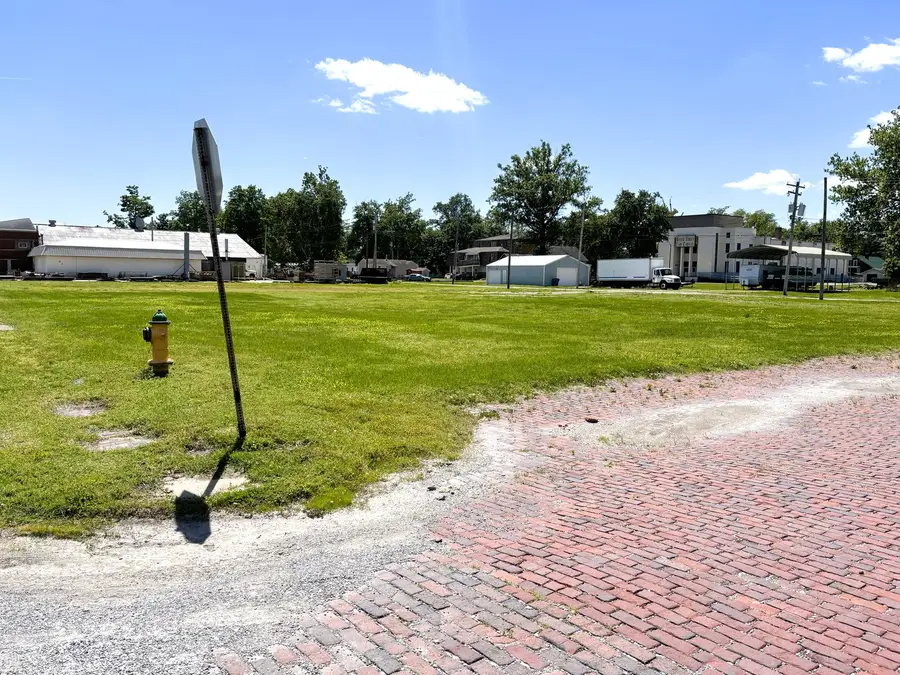 200 S Chestnut Street, Centralia, IL 62801 - #2