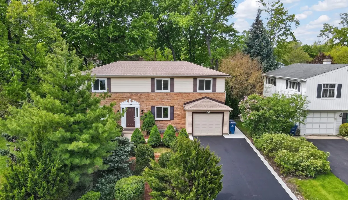 208 Pine Street, Deerfield, IL 60015 - #1