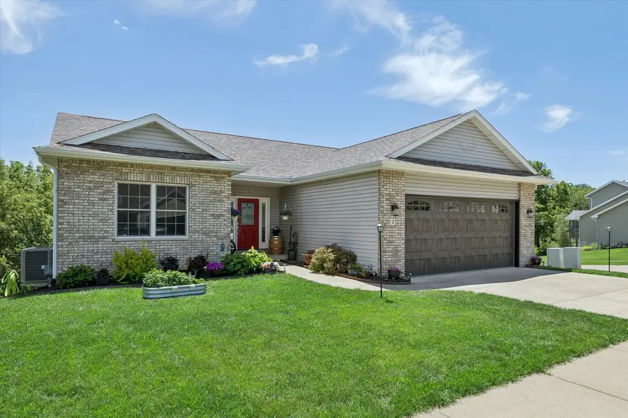 2 Frontier Court, Le Claire, IA 52753 - #2