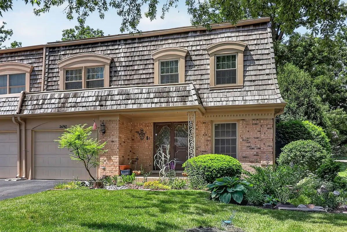 2S742 Avenue Orleans, Oak Brook, IL 60523 - #1