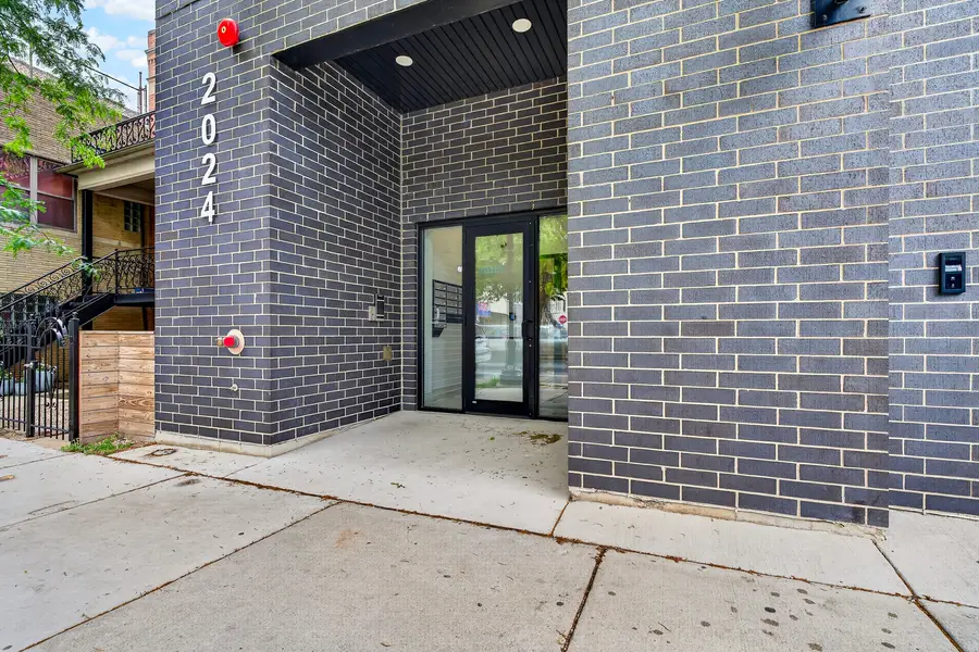 2024 W Irving Park Road #302, Chicago, IL 60618 - #2