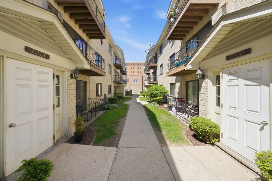 7204 W Cortland Street #205, Elmwood Park, IL 60707 - #3