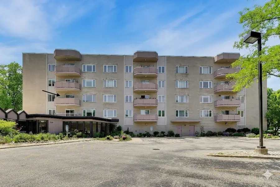 6411 Lincoln Avenue #303, Morton Grove, IL 60053 - #2