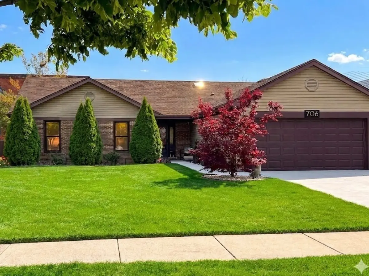 706 S Noah Terrace, Mount Prospect, IL 60056 - #1