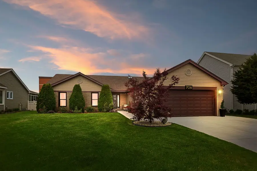 706 S Noah Terrace, Mount Prospect, IL 60056 - #2