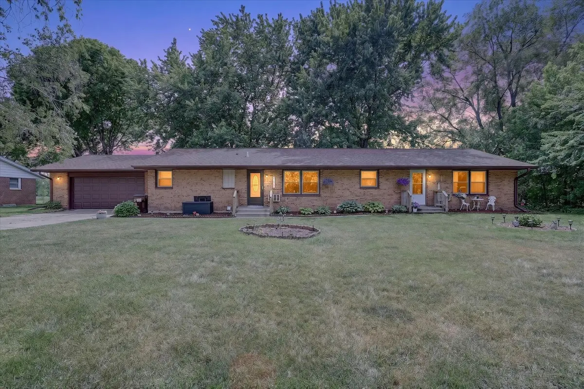 2140 Davis Drive, Belvidere, IL 61008 - #1
