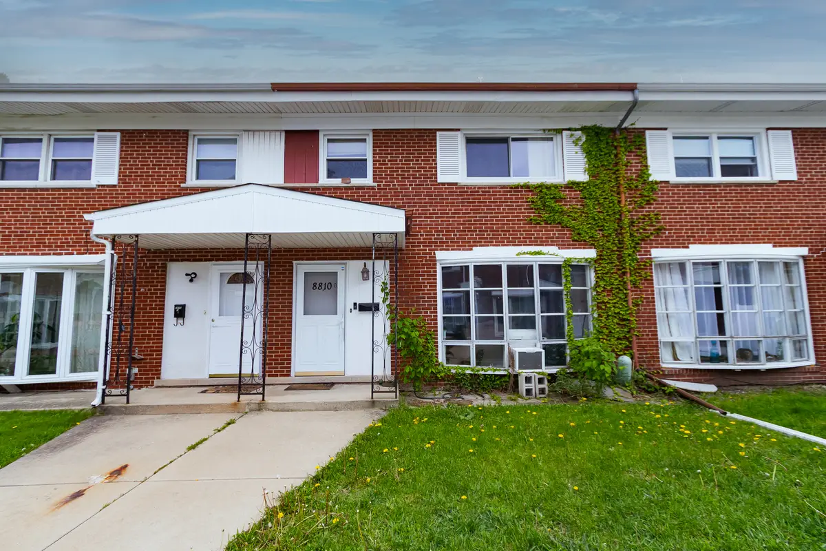 8810 Robin Drive #D, Des Plaines, IL 60016 - #1