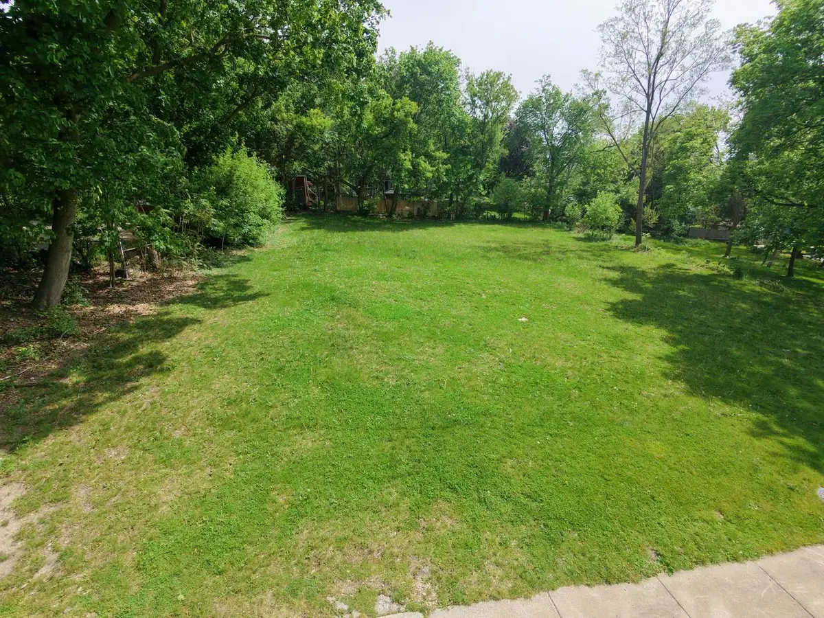 410 Barrington Avenue, East Dundee, IL 60118 - #1
