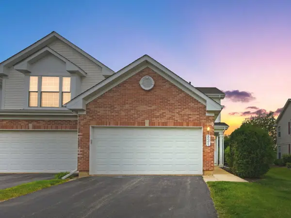 831 Stuarts Drive #831, St. Charles, IL 60174