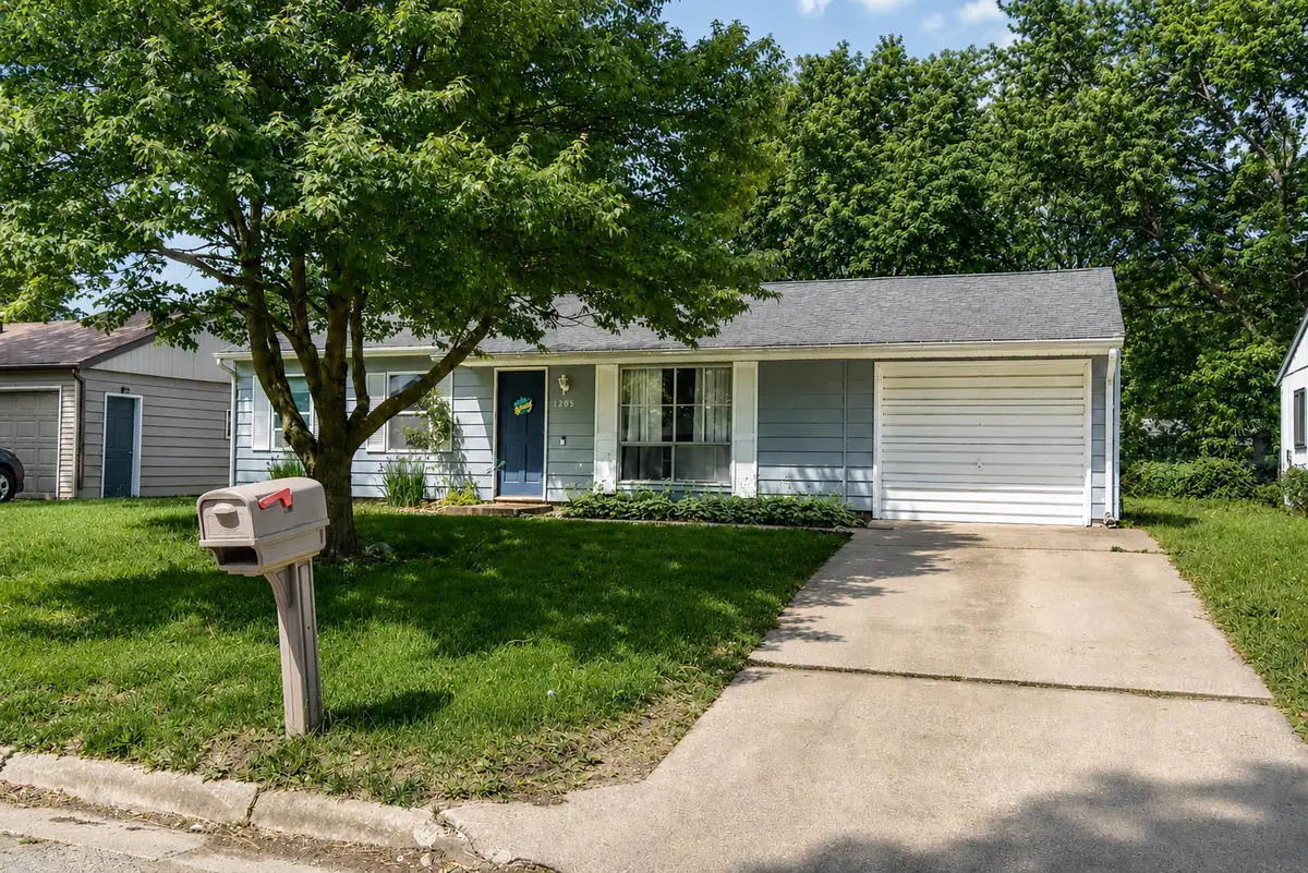 1205 N Nixon Drive, Pontiac, IL 61764 - #1