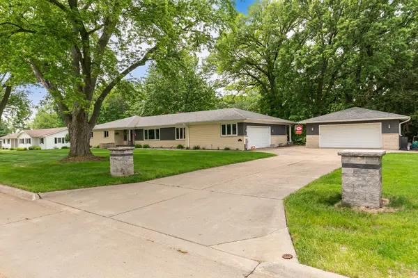 116 Elmhurst Lane, Riverdale, IA 52722