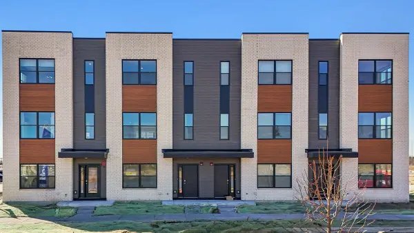 2229 Waters Edge Drive, Schaumburg, IL 60173