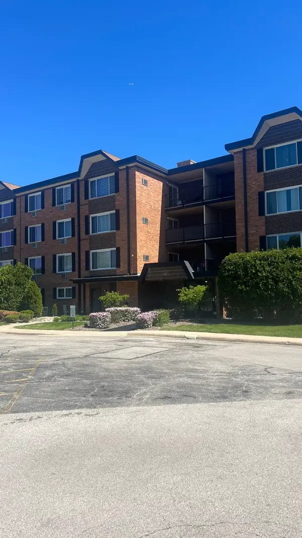 1227 S Old Wilke Road #406, Arlington Heights, IL 60005