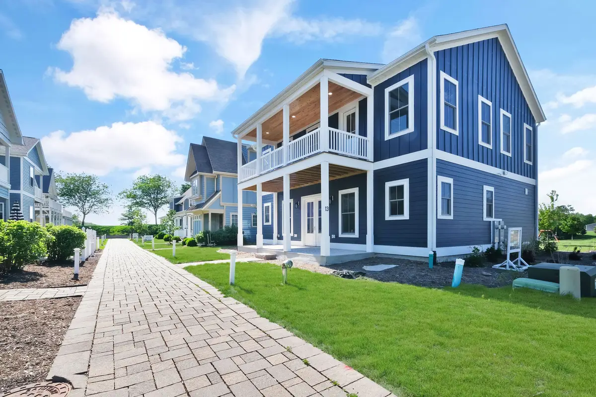 13 Great Loop West Drive, Ottawa, IL 61350 - #1