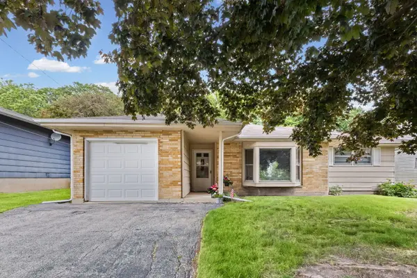 626 Greenbriar Lane, Lindenhurst, IL 60046