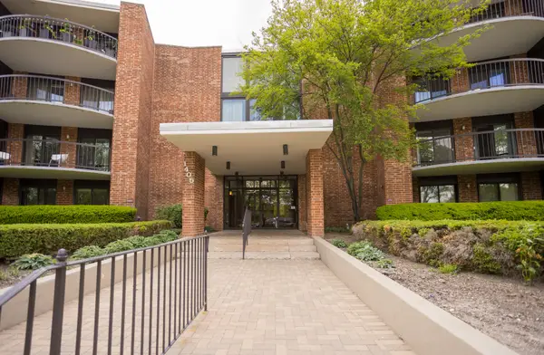 1405 E Central Road #114B, Arlington Heights, IL 60005