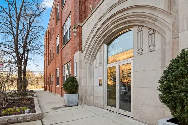 1801 W Larchmont Avenue #404, Chicago, IL 60613