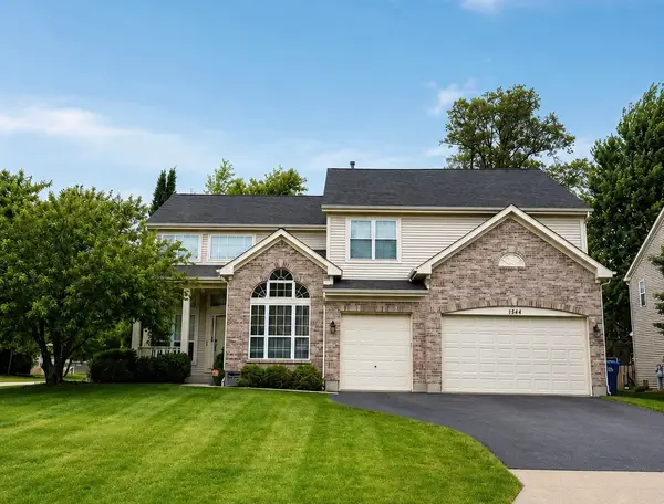 1844 S Robin Court, Libertyville, IL 60048