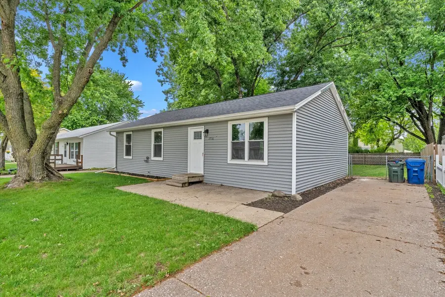 1716 W 58th Street, Davenport, IA 52806 - #3