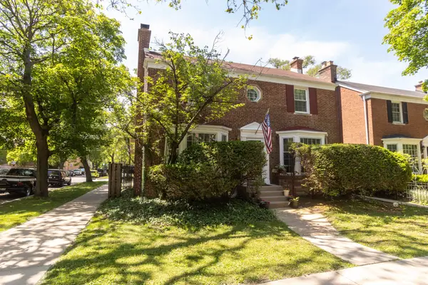 2701 W Fitch Avenue, Chicago, IL 60645