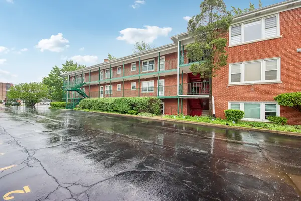 1855 Parkside Drive #8, Park Ridge, IL 60068