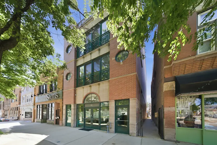852 N Ashland Avenue #3, Chicago, IL 60622 - #2