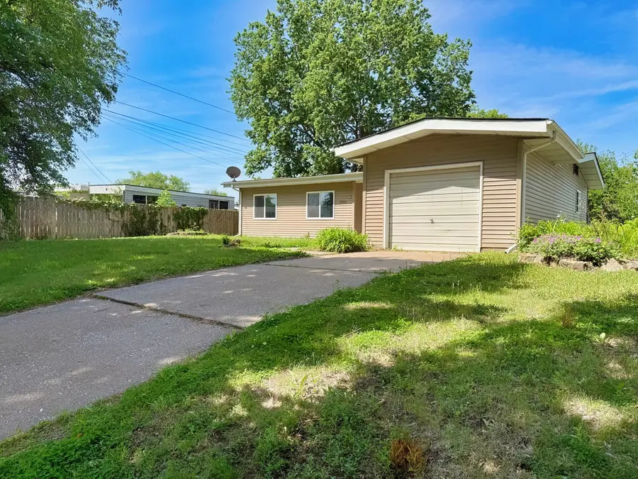 2816 Washington Street, Davenport, IA 52804 - #2