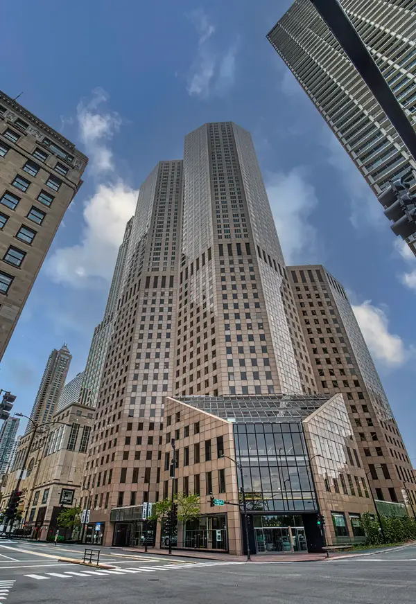 950 N Michigan Avenue #3702, Chicago, IL 60611