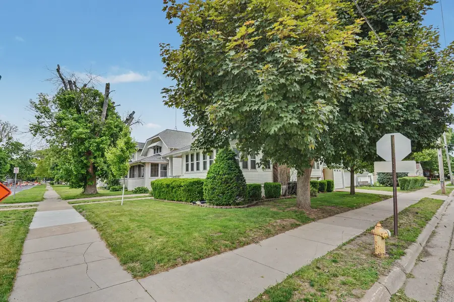 803 N 3rd Street, Clinton, IA 52732 - #2