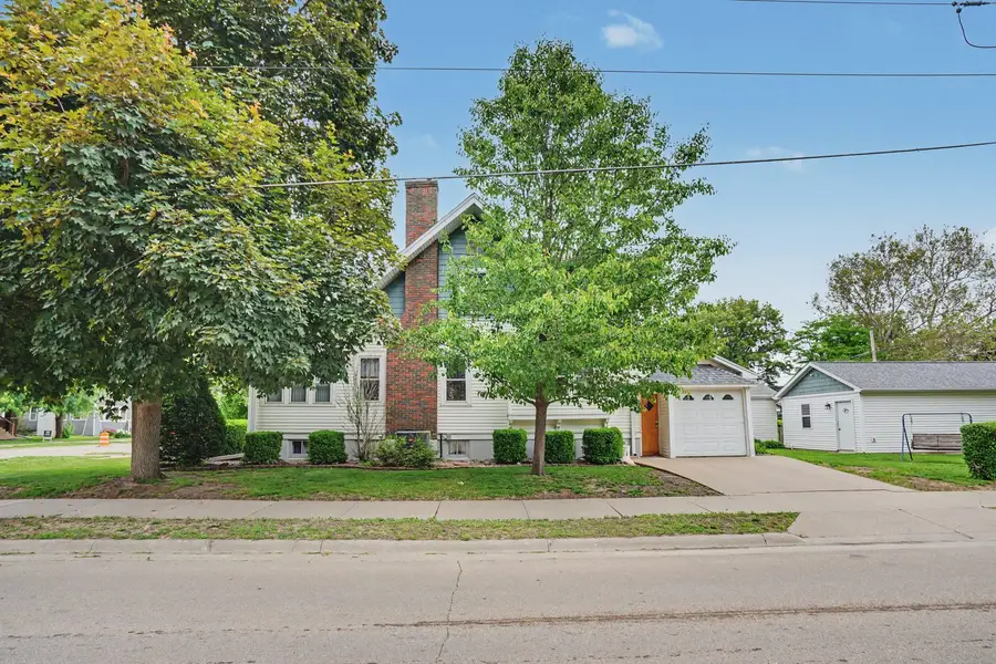 803 N 3rd Street, Clinton, IA 52732 - #3