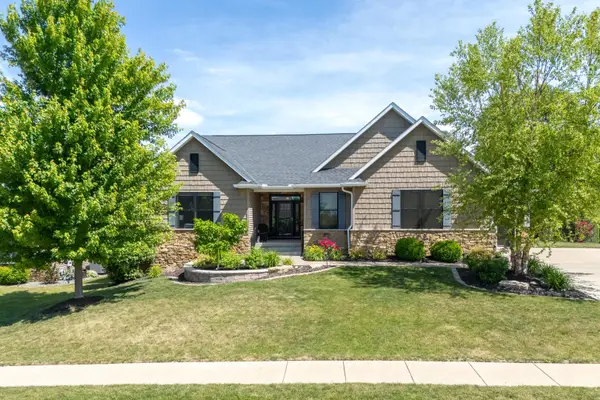 6234 Whispering Hill Court, Bettendorf, IA 52722