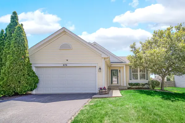 676 Hamilton Lane, North Aurora, IL 60542