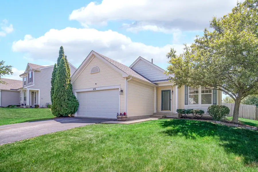 676 Hamilton Lane, North Aurora, IL 60542 - #3