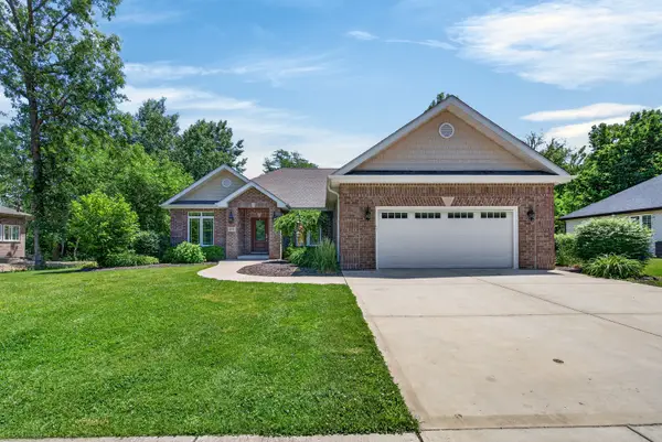 1057 Westwood Drive, Morris, IL 60450