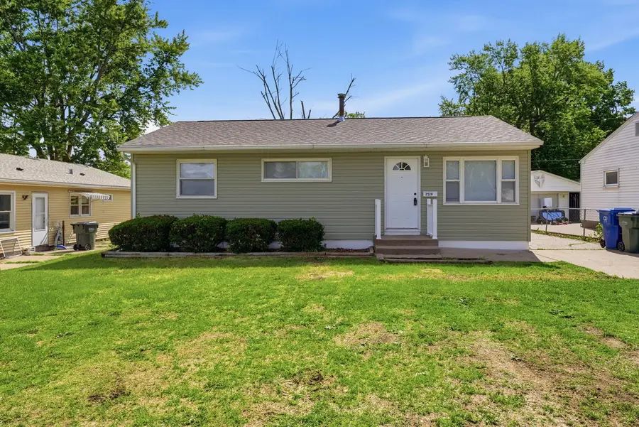 2519 N Fairmount Street, Davenport, IA 50804 - #2