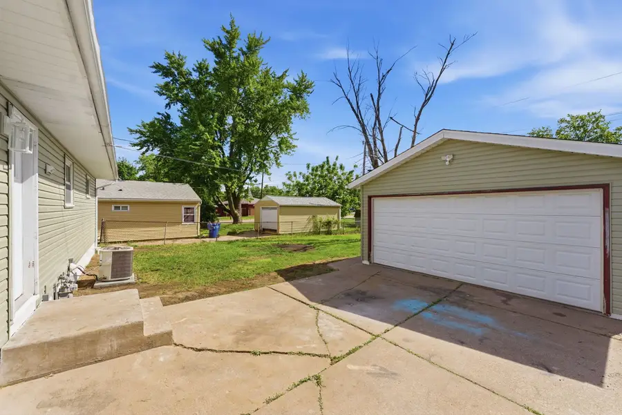 2519 N Fairmount Street, Davenport, IA 50804 - #3