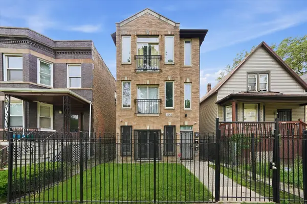 7952 S Marquette Avenue, Chicago, IL 60617