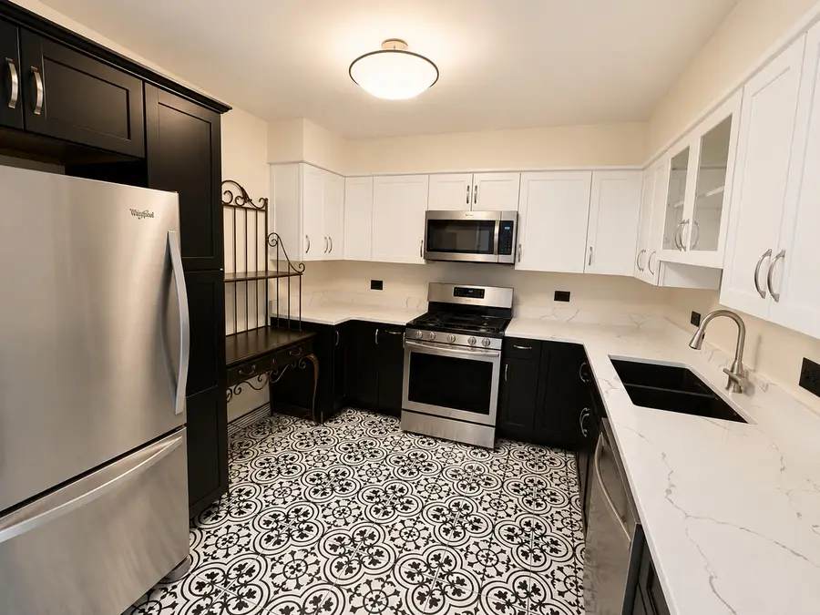 6670 S Brainard Avenue #204, Countryside, IL 60525 - #3