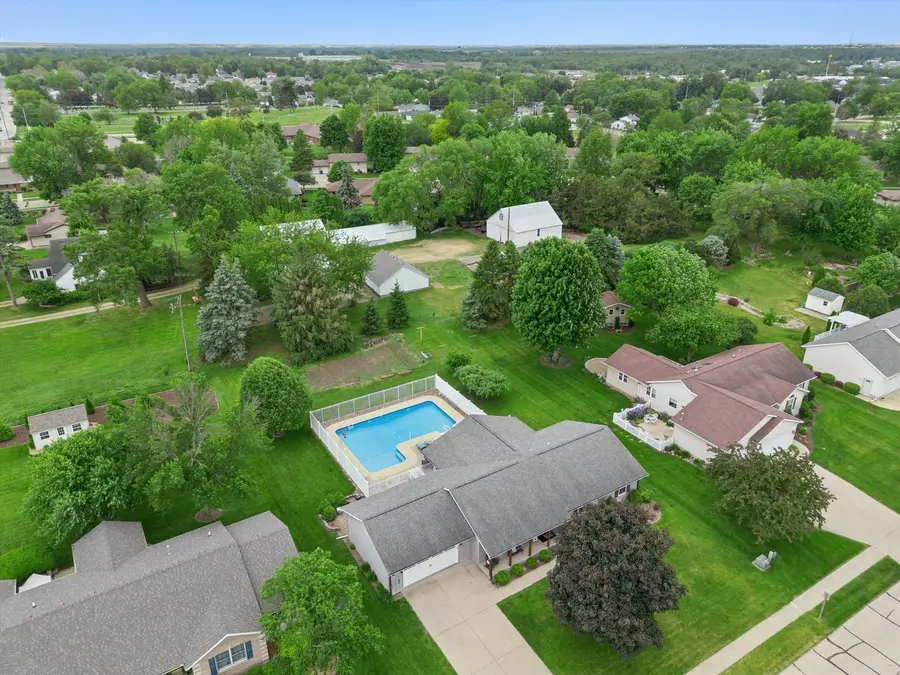 813 Pleasant Hill Drive, Dewitt, IA 52742 - #3