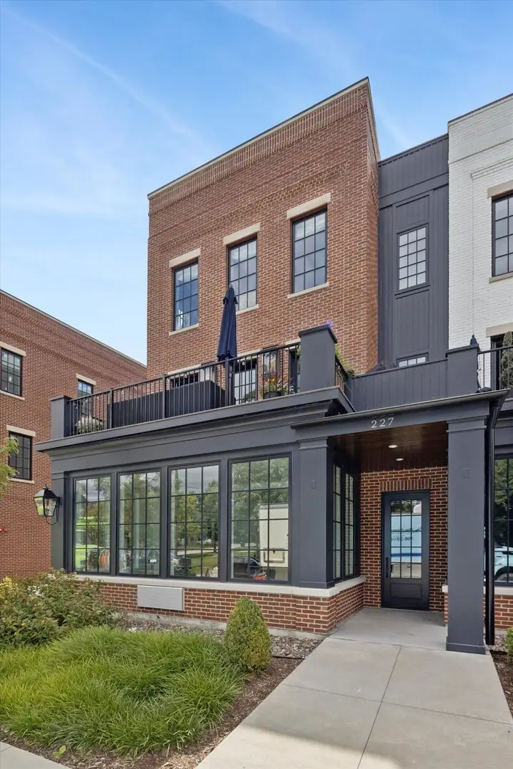 227 Burlington Avenue #2, Clarendon Hills, IL 60514 - #1