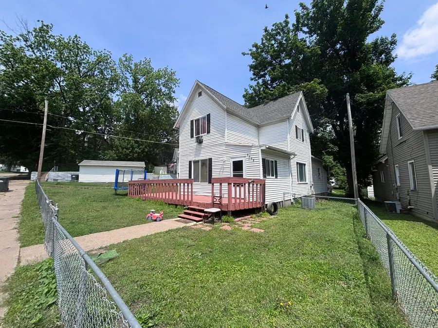 1219 S 7th Street, Clinton, IA 52732 - #2