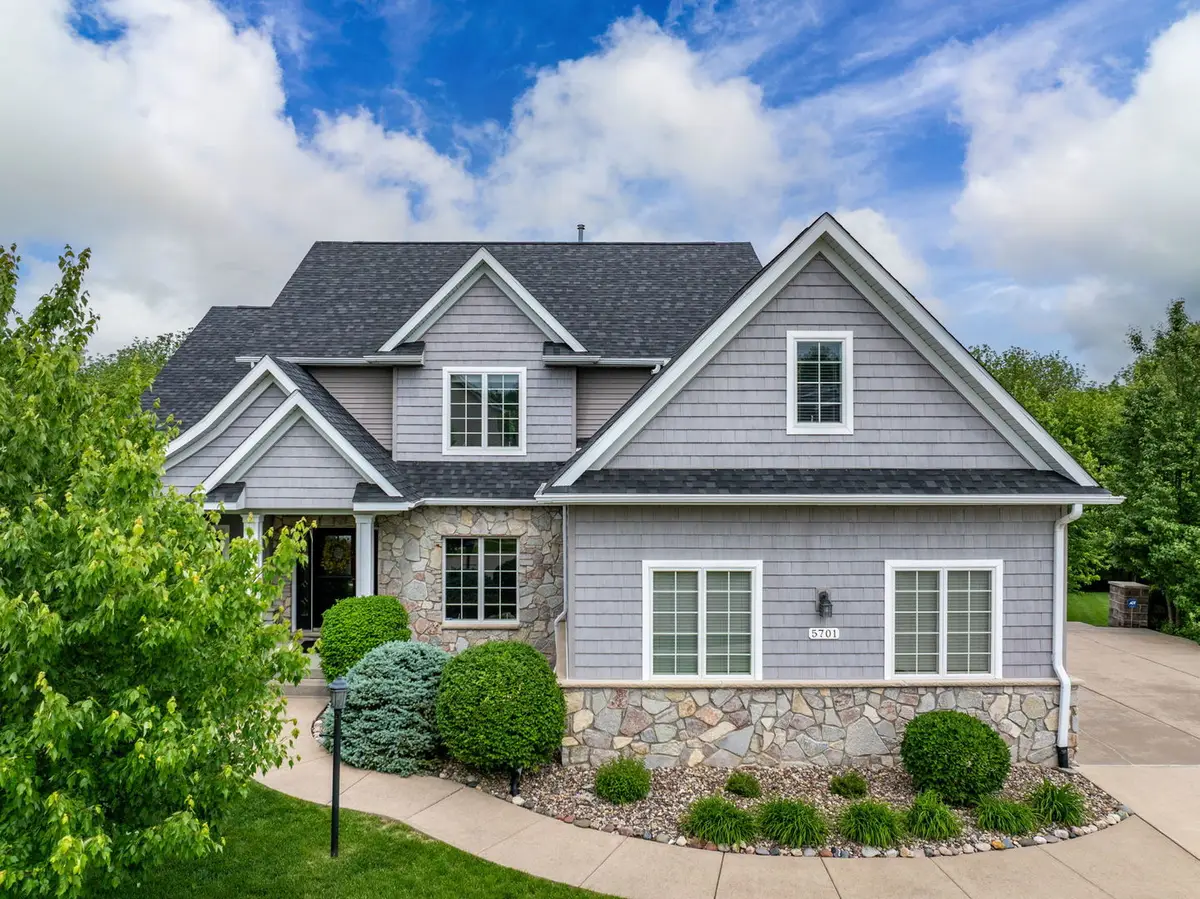 5701 Star View Drive, Bettendorf, IA 52722 - #1