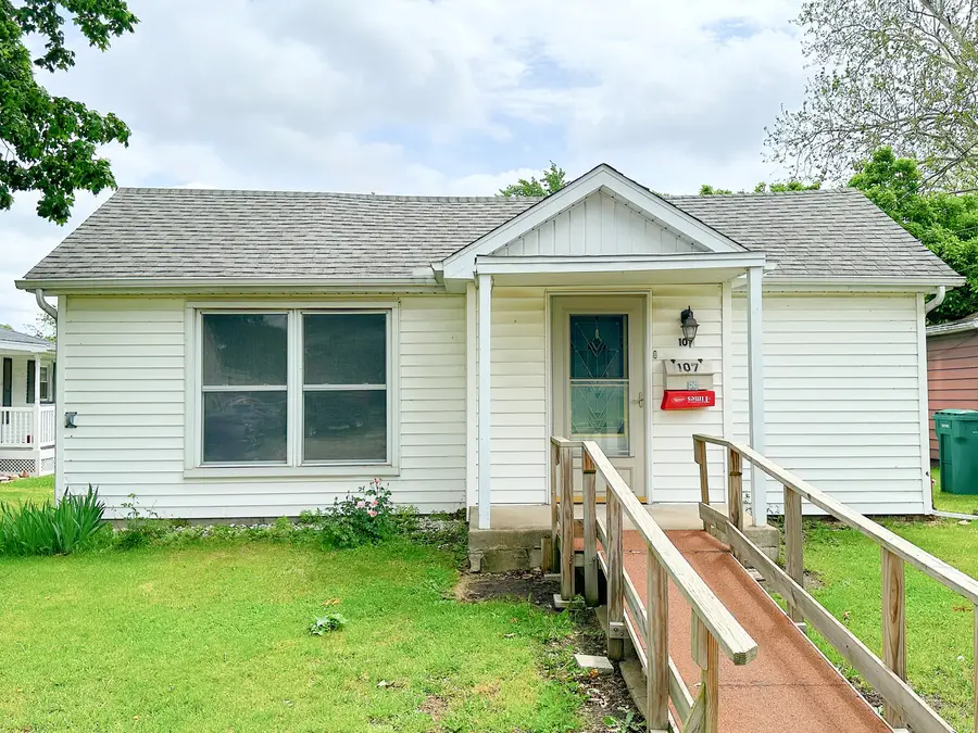 107 S 3rd Avenue, Streator, IL 61364 - #2