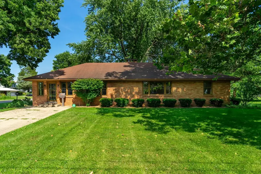 1048 Warren Street, Henry, IL 61537 - #2