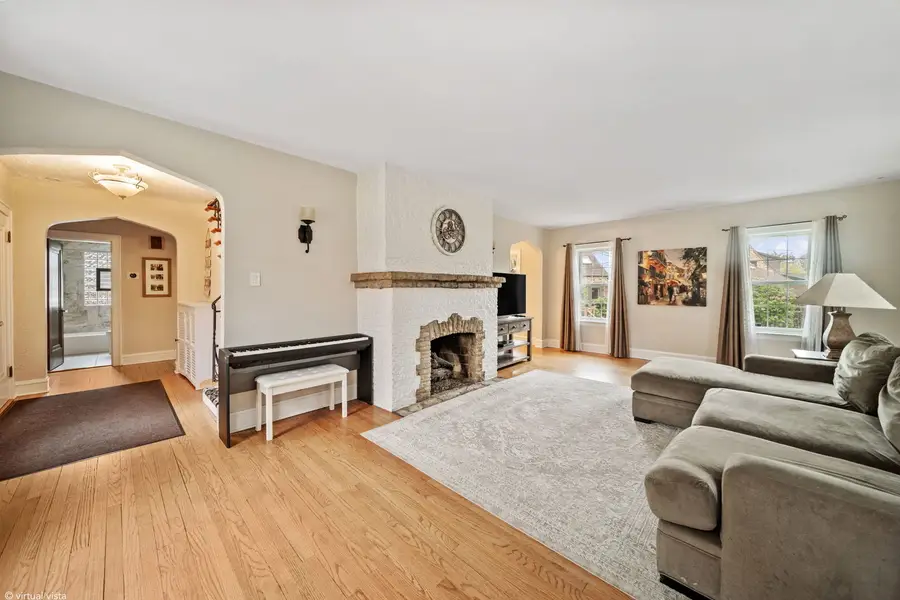 397 S Holly Avenue, Elmhurst, IL 60126 - #3