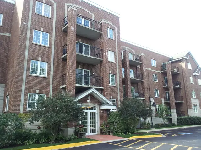 1479 N Milwaukee Avenue #101, Libertyville, IL 60048 - #1