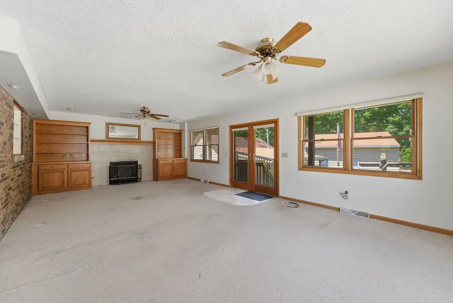 2031 12th Street, East Moline, IL 61244 - #3